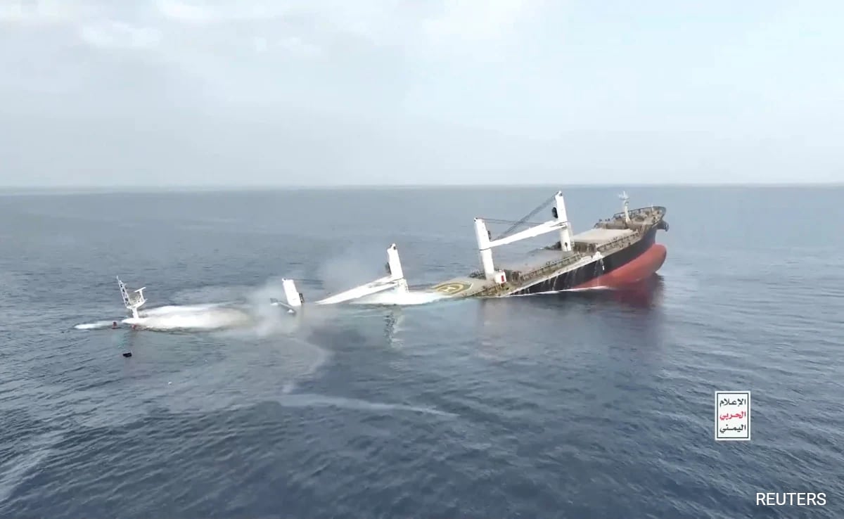 ГЛЕДАЙТЕ: Йеменски бунтовници потъват гръцки кораб в Червено море, 11 членове на екипажа Липсват 
