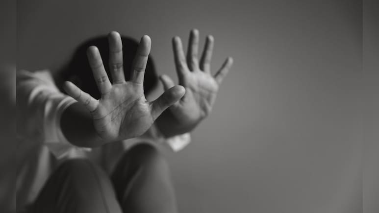 Bihar Crime: संतापजनक! होमगार्ड भरतीवेळी तरुणी बेशुद्ध पडली, रुग्णालयात नेताना नराधमांनी लचके तोडले Bihar Crime: संतापजनक! होमगार्ड भरतीवेळी तरुणी बेशुद्ध पडली, रुग्णालयात नेताना नराधमांनी लचके तोडले