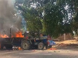 ट्रैक्टर-ट्रॉली फूंकी, चालक को पीटा... बदायूं में साथी की मौत से गुस्साए कांवड़ियों का बवाल, पुलिस बल तैनात ट्रैक्टर-ट्रॉली फूंकी, चालक को पीटा... बदायूं में साथी की मौत से गुस्साए कांवड़ियों का बवाल, पुलिस बल तैनात