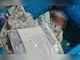 मजबूरी या बेरहमी? नवजात को टोकरी में छोड़ भागे माता-पिता, साथ छोड़ा भावुक कर देने वाला खत मजबूरी या बेरहमी? नवजात को टोकरी में छोड़ भागे माता-पिता, साथ छोड़ा भावुक कर देने वाला खत