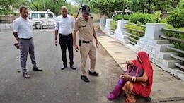 High Voltage Drama: बार-बार शिकायत के बाद भी नहीं हुई सुनवाई, तो जनसुनवाई में जहर की बोतल लेकर पहुंच गई महिला, जानें- पूरा मामला