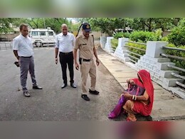 High Voltage Drama: बार-बार शिकायत के बाद भी नहीं हुई सुनवाई, तो जनसुनवाई में जहर की बोतल लेकर पहुंच गई महिला, जानें- पूरा मामला High Voltage Drama: बार-बार शिकायत के बाद भी नहीं हुई सुनवाई, तो जनसुनवाई में जहर की बोतल लेकर पहुंच गई महिला, जानें- पूरा मामला
