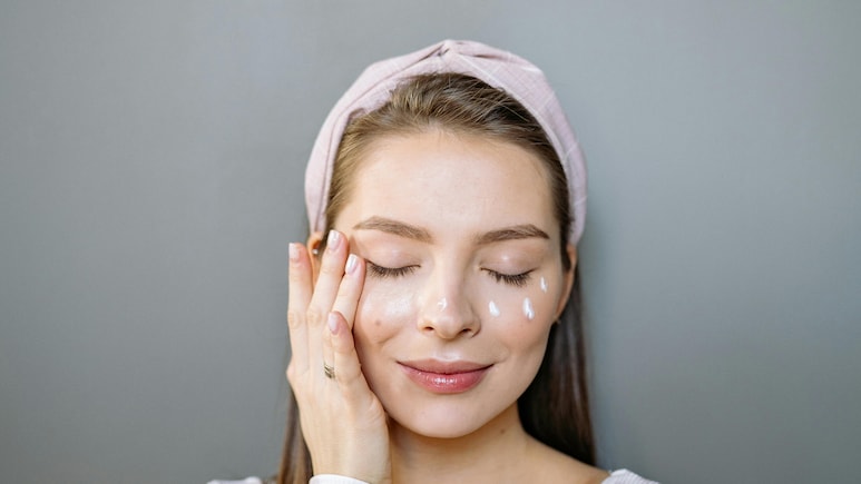 500 रुपये से कम में पाएं Fresh Look! इन शानदार Under Eye Creams से Puffiness और Dark Circles होंगे छूमंतर! 500 रुपये से कम में पाएं Fresh Look! इन शानदार Under Eye Creams से Puffiness और Dark Circles होंगे छूमंतर!
