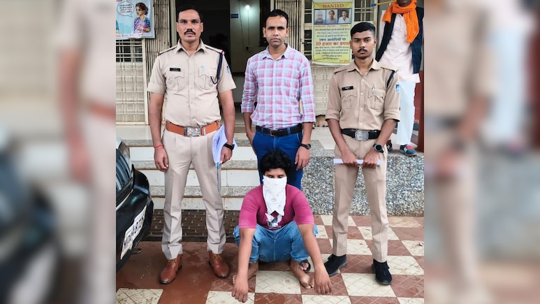 Big Scam: कलेक्टर की फर्जी Facebook ID बनाकर वकील को ठगा, पुलिस ने आरोपी को राजस्थान से किया गिरफ्तार Big Scam: कलेक्टर की फर्जी Facebook ID बनाकर वकील को ठगा, पुलिस ने आरोपी को राजस्थान से किया गिरफ्तार