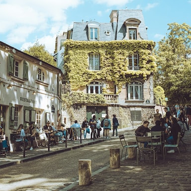 Many Parisian Restaurants Charge American Tourists More Than Locals, Investigation Claims