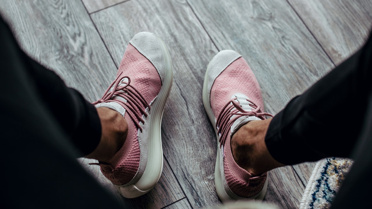 Minimalist Style Shoes: Best Black And White Pairs On Myntra Pay Day Sale