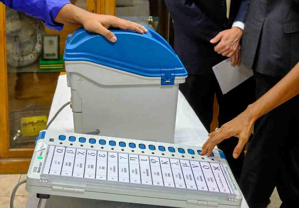 EVM बैलेट पेपर पर प्रत्याशियों की रंगीन तस्वीर, बिहार चुनाव से पहले ECI की नई गाइडलाइन जारी