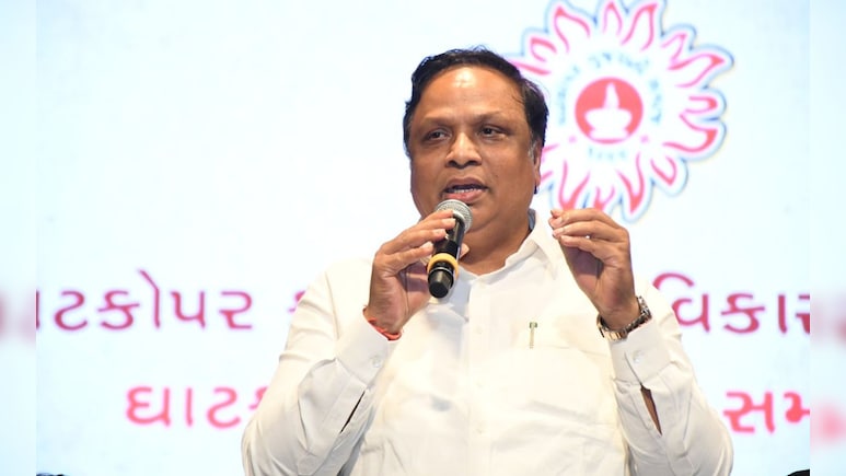 Hindi Controversy: 'मराठी'वरुन दहशतवाद्यांशी तुलना, आशिष शेलारांच्या वक्तव्याचा मनसेकडून समाचार Hindi Controversy: 'मराठी'वरुन दहशतवाद्यांशी तुलना, आशिष शेलारांच्या वक्तव्याचा मनसेकडून समाचार
