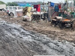 क्या गरीब होना जुर्म है? दिल्ली के जयहिंद कैंप में अंधेरे में रहने को मजबूर लोगों का फूटा दर्द क्या गरीब होना जुर्म है? दिल्ली के जयहिंद कैंप में अंधेरे में रहने को मजबूर लोगों का फूटा दर्द