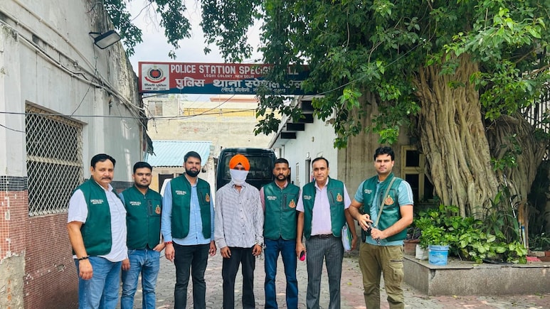 पंजाब में ग्रेनेड हमले का आरोपी खालिस्तानी आतंकी करनबीर गिरफ्तार, विदेशी हैंडलर्स के इशारे पर करता था काम पंजाब में ग्रेनेड हमले का आरोपी खालिस्तानी आतंकी करनबीर गिरफ्तार, विदेशी हैंडलर्स के इशारे पर करता था काम