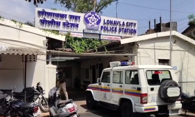 चलती कार में युवती से गैंगरेप...  महाराष्ट्र के लोनावाल की ये घटना आपको भी हिलाकर रख देगी