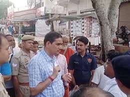 जब होमगार्ड ने डीएम-एसएसपी का रोक दिया रास्ता, परिचय बताया तो बोला- ई-रिक्शा की एंट्री बंद है... जब होमगार्ड ने डीएम-एसएसपी का रोक दिया रास्ता, परिचय बताया तो बोला- ई-रिक्शा की एंट्री बंद है...