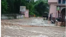 तीन दशक से नदी में नहीं था पानी... लोगों ने बना लिए घर, अब 30 साल बाद बारिश ने मचा दिया तांडव