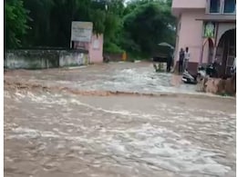 तीन दशक से नदी में नहीं था पानी... लोगों ने बना लिए घर, अब 30 साल बाद बारिश ने मचा दिया तांडव तीन दशक से नदी में नहीं था पानी... लोगों ने बना लिए घर, अब 30 साल बाद बारिश ने मचा दिया तांडव
