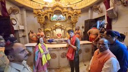 बेटी के जन्म के बाद सिद्धार्थ मल्होत्रा पहुंचे सिद्धिविनायक तो सनी देओल ने दलाई लामा से की मुलाकात