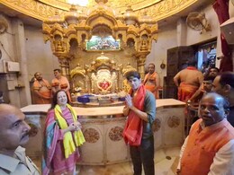 बेटी के जन्म के बाद सिद्धार्थ मल्होत्रा पहुंचे सिद्धिविनायक तो सनी देओल ने दलाई लामा से की मुलाकात बेटी के जन्म के बाद सिद्धार्थ मल्होत्रा पहुंचे सिद्धिविनायक तो सनी देओल ने दलाई लामा से की मुलाकात