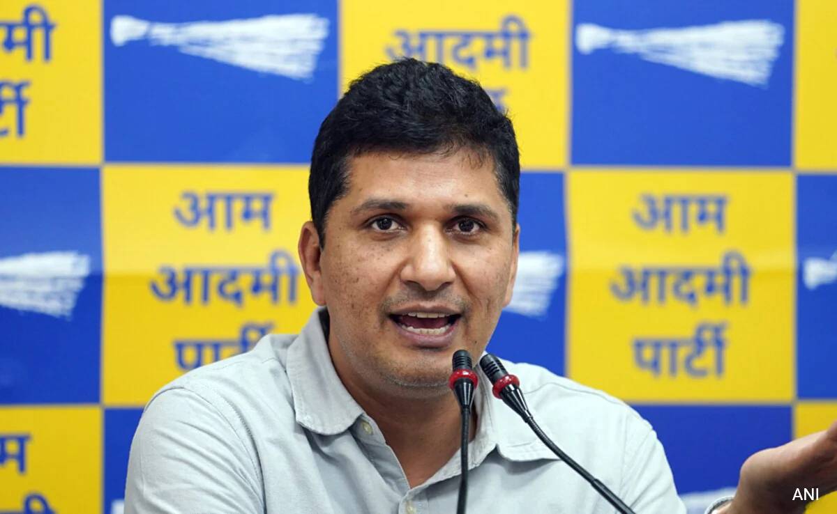 दिल्ली के खुले नालों में गिरने से लोगों की हो रही मौत, जवाबदेह पर कार्रवाई करे सरकार: AAP