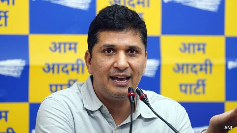 दिल्ली के खुले नालों में गिरने से लोगों की हो रही मौत, जवाबदेह पर कार्रवाई करे सरकार: AAP
