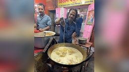 This Street Vendor In Jaipur Is Nicknamed "Iron Man <i>Pakodi Wala"</i> - Here's Why