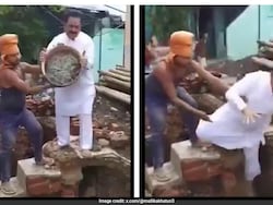 Video: Social Worker&#039;s Photo Op Goes Wrong At Temple Site, Falls Into Pit