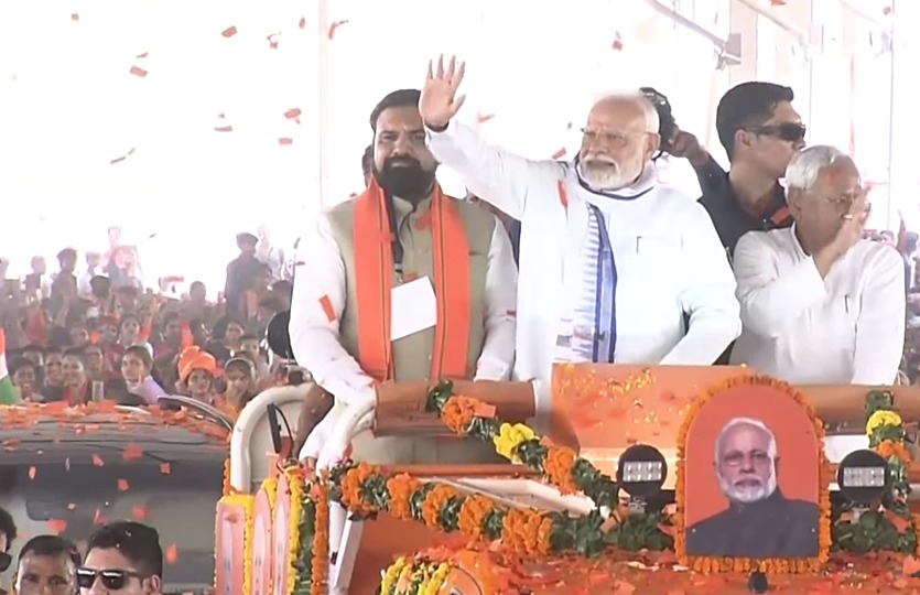 LIVE: बिहार में पीएम मोदी का मेगा रोड शो, लोगों ने किया ग्रैंड वेलकम