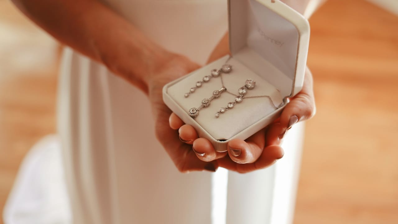 Check out top deals on Swarovski jewellery for special days and daily use