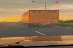Truck Drags Car For 1 Km On UP Highway, 2 Dead Truck Drags Car For 1 Km On UP Highway, 2 Dead