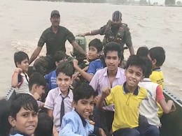 MP: हाईटेंशन तार टूटा, नदी में फैला करंट! बाढ़ प्रभावित इलाकों में रेस्क्यू ऑपरेशन जारी  MP: हाईटेंशन तार टूटा, नदी में फैला करंट! बाढ़ प्रभावित इलाकों में रेस्क्यू ऑपरेशन जारी