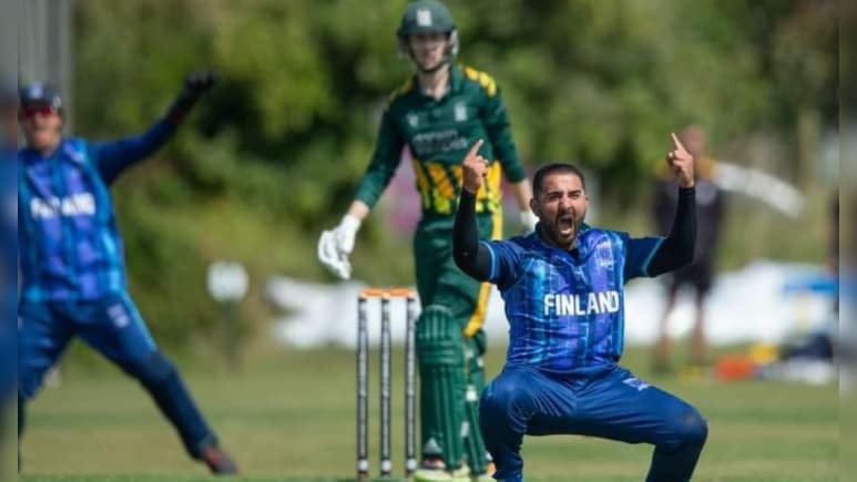 विश्व क्रिकेट के इस गेंदबाज ने T20I में मचाया तहलका, केवल '8 गेंद' में बना दिया वर्ल्ड रिकॉर्ड, दुनिया हैरान