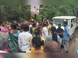 Panvel News: गायरान जमिनीच्या वादातून अधिकाऱ्यांची गाडी अडवली, पनवेल- चिखलेमधील  16 जणांविरोधात कारवाई Panvel News: गायरान जमिनीच्या वादातून अधिकाऱ्यांची गाडी अडवली, पनवेल- चिखलेमधील  16 जणांविरोधात कारवाई