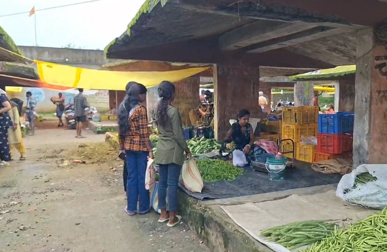 हरी सब्जी के दाम छू रहे आसमान हरी सब्जी के दाम छू रहे आसमान