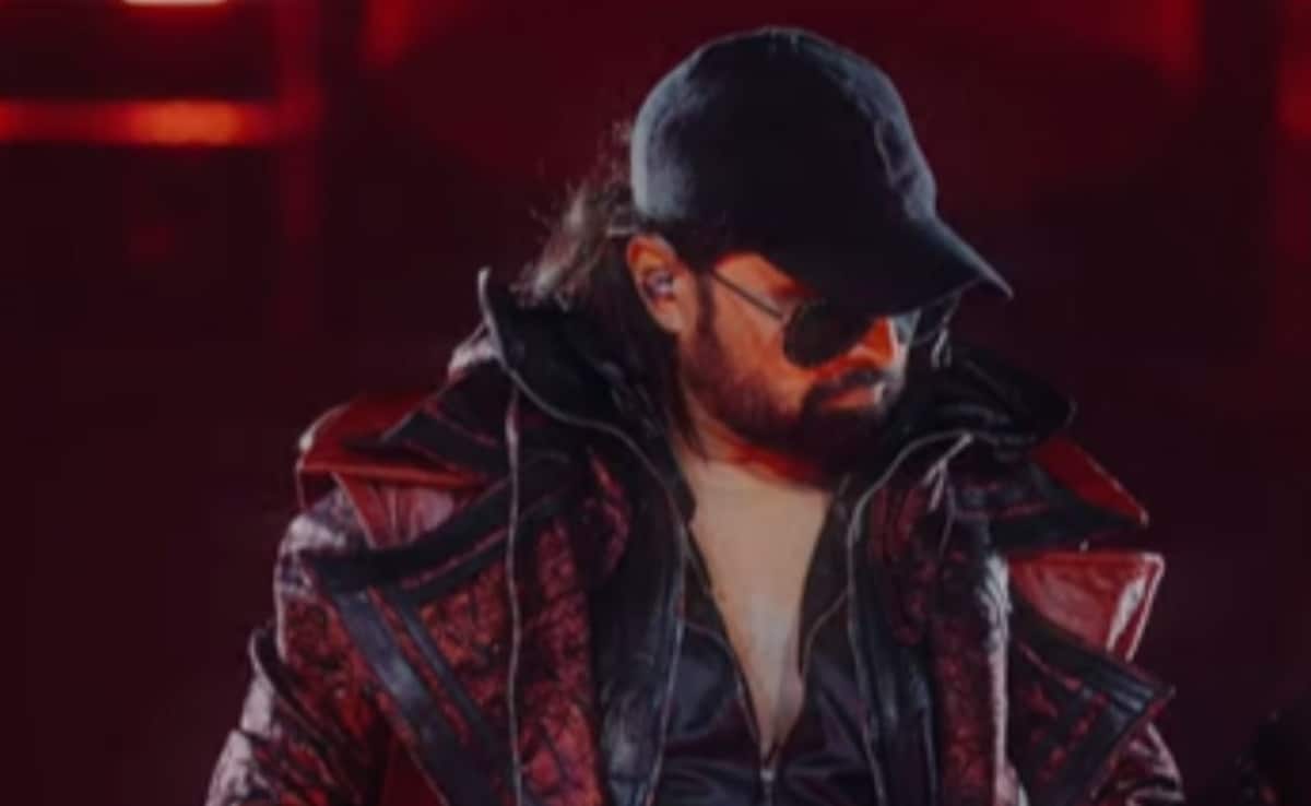How Himesh Reshammiya Made Cringe The New Cool With Viral Capmania Tour