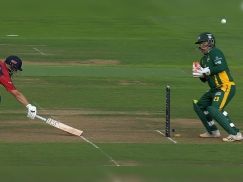 "Then, Now & Forever": Kamran Akmal Memes Viral After Pakistan Star's Blooper In World Championship Of Legends