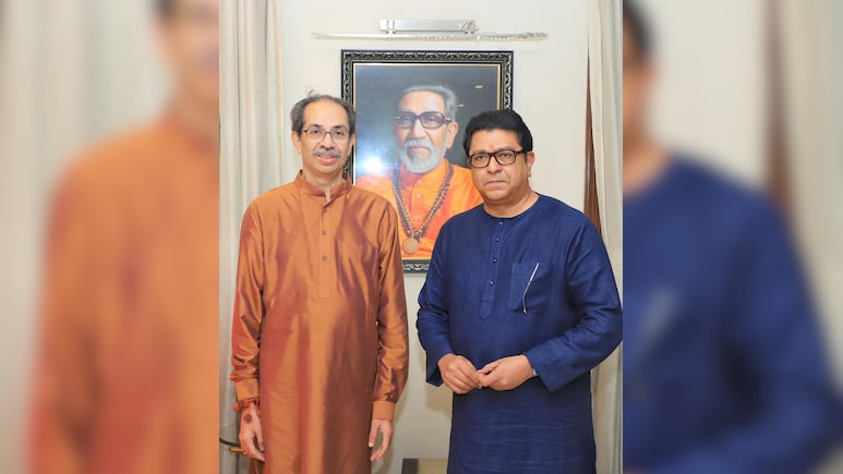 उद्धव ठाकरे के जन्मदिन पर भाई से मिलने मातोश्री जा रहे हैं राज ठाकरे उद्धव ठाकरे के जन्मदिन पर भाई से मिलने मातोश्री जा रहे हैं राज ठाकरे