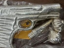 कृष्ण धाम श्री सांवलिया सेठ में आया अनोखा चढ़ावा, भक्त ने भेंट की चांदी की बन्दूक, गोली और दो लहसुन