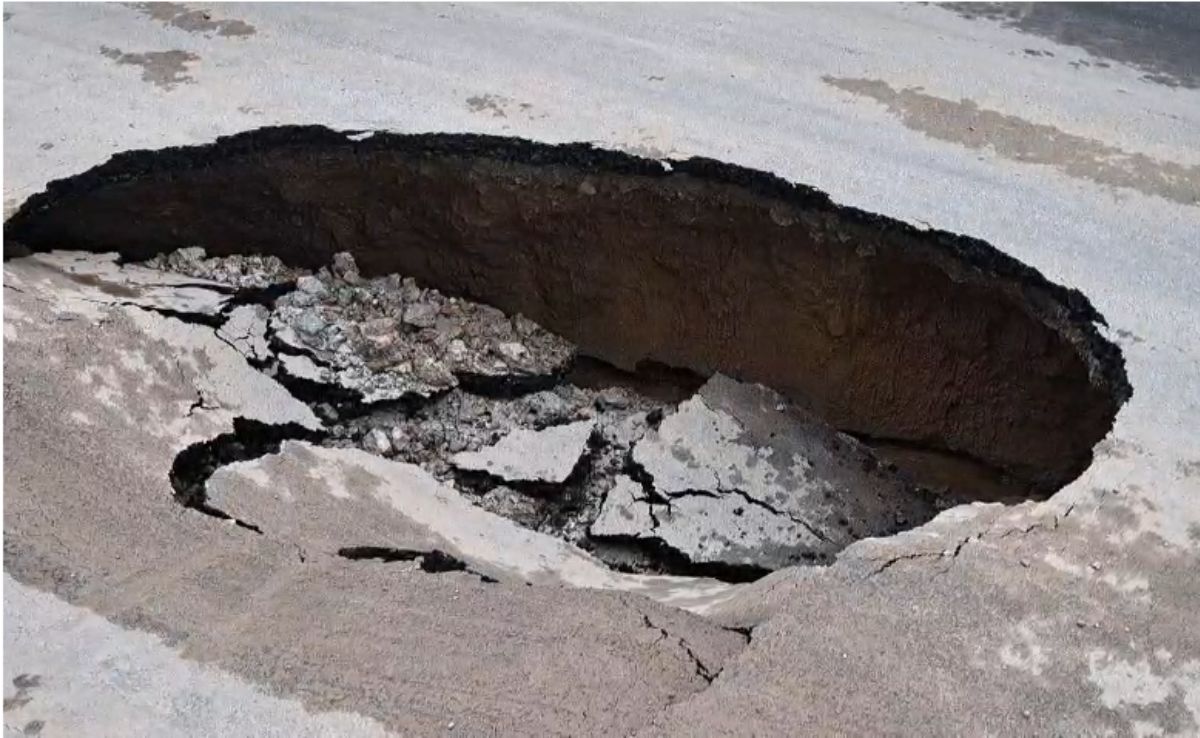 Gwalior Roads: सिर दर्द बनीं सड़कें! CM के दौरे से पहले दो इंजीनियर सस्पेंड, मंत्री जी रोड़ पर उतरें