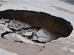 Gwalior की बदहाल सड़कों पर सियासत, प्रभारी मंत्री को खोजने वाले को कांग्रेस देगी 11 हजार का इनाम