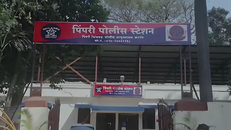 Pimpri Chinchwad News: पिंपरीत धर्मांतराचा प्रयत्न; अमेरिकन नागरिकासह एकाला अटक Pimpri Chinchwad News: पिंपरीत धर्मांतराचा प्रयत्न; अमेरिकन नागरिकासह एकाला अटक