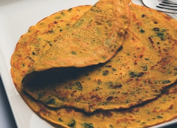 Why Your Besan Chilla Breaks While Flipping And How To Fix It