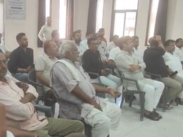 Khatushyamji: खाटूश्यामजी में हुई मारपीट पर SDM ने दुकानदारों को लगाई फटकार, कहा- धैर्य और शिष्टाचार बनाए रखना जरूरी Khatushyamji: खाटूश्यामजी में हुई मारपीट पर SDM ने दुकानदारों को लगाई फटकार, कहा- धैर्य और शिष्टाचार बनाए रखना जरूरी