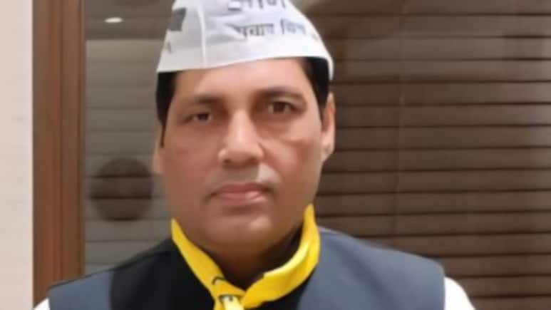 आम आदमी पार्टी के निगम पार्षद सहित सात जुआ खेलते गिरफ्तार, साढ़े 4 लाख की नकदी भी बरामद