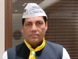 आम आदमी पार्टी के निगम पार्षद सहित सात जुआ खेलते गिरफ्तार, साढ़े 4 लाख की नकदी भी बरामद आम आदमी पार्टी के निगम पार्षद सहित सात जुआ खेलते गिरफ्तार, साढ़े 4 लाख की नकदी भी बरामद