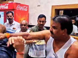 ये कैसा इंसाफ... बॉक्सर विधायक जी पर कोई ऐक्शन नहीं,  कैंटीनवाले का लाइसेंस जरूर हो गया रद्द ये कैसा इंसाफ... बॉक्सर विधायक जी पर कोई ऐक्शन नहीं,  कैंटीनवाले का लाइसेंस जरूर हो गया रद्द
