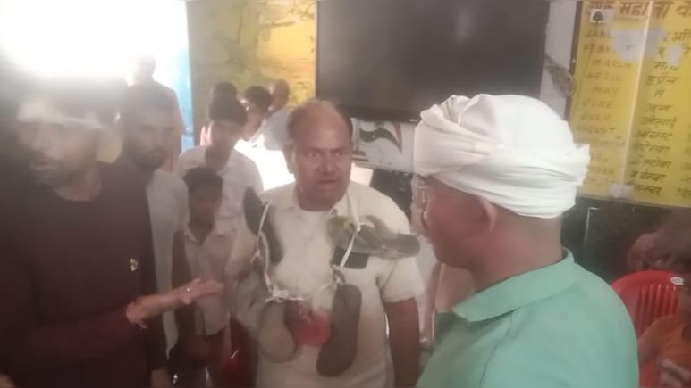 स्कूल सहायक ने 5वीं की छात्रा से की छेड़छाड़, अश्लील वीडियो दिखाया; ग्रामीणों ने मुंडन कर जूतों की माला पहनाई 