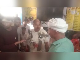स्कूल सहायक ने 5वीं की छात्रा से की छेड़छाड़, अश्लील वीडियो दिखाया; ग्रामीणों ने मुंडन कर जूतों की माला पहनाई  स्कूल सहायक ने 5वीं की छात्रा से की छेड़छाड़, अश्लील वीडियो दिखाया; ग्रामीणों ने मुंडन कर जूतों की माला पहनाई