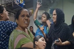 "Speak In Marathi": Fight Over Seat In Mumbai Local Turns Into Language Row "Speak In Marathi": Fight Over Seat In Mumbai Local Turns Into Language Row