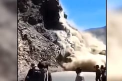 Terrifying Landslide Caught On Camera In Himachal Pradesh's Kinnaur Terrifying Landslide Caught On Camera In Himachal Pradesh's Kinnaur