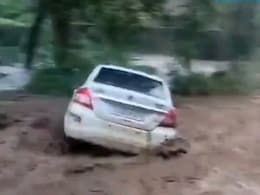 VIDEO: राजस्थान पर बारिश का कहर, कहीं बह रही कार तो कहीं गेट ने ली जल समाधि VIDEO: राजस्थान पर बारिश का कहर, कहीं बह रही कार तो कहीं गेट ने ली जल समाधि