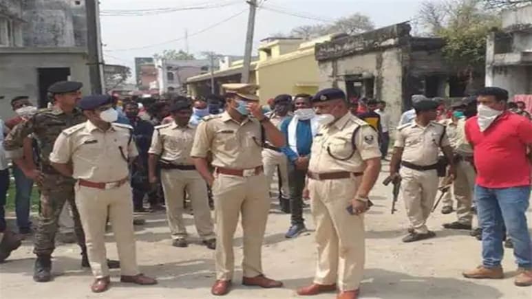 दर्शन के लिए नेपाल गए युवक की हत्या की, पहले मारी गोली फिर चाकू से किया वार दर्शन के लिए नेपाल गए युवक की हत्या की, पहले मारी गोली फिर चाकू से किया वार