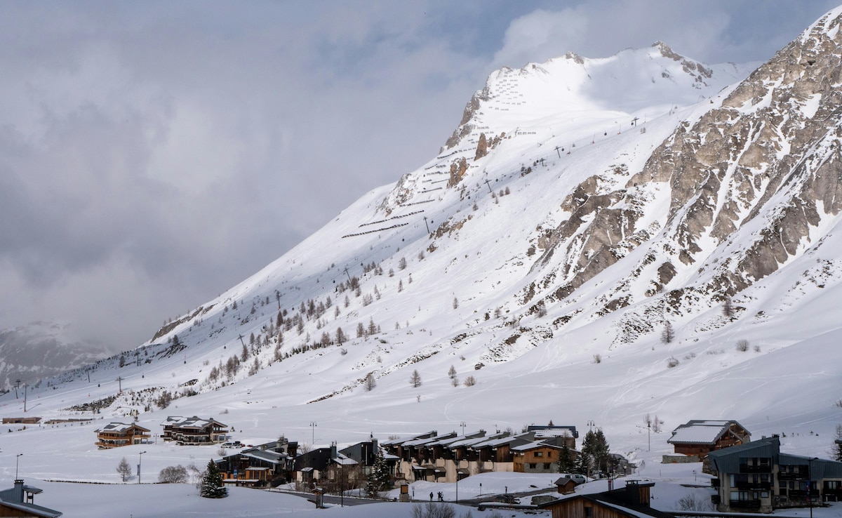 The slopes of Tignes are perfect for skiing. The slopes of Tignes are perfect for skiing.